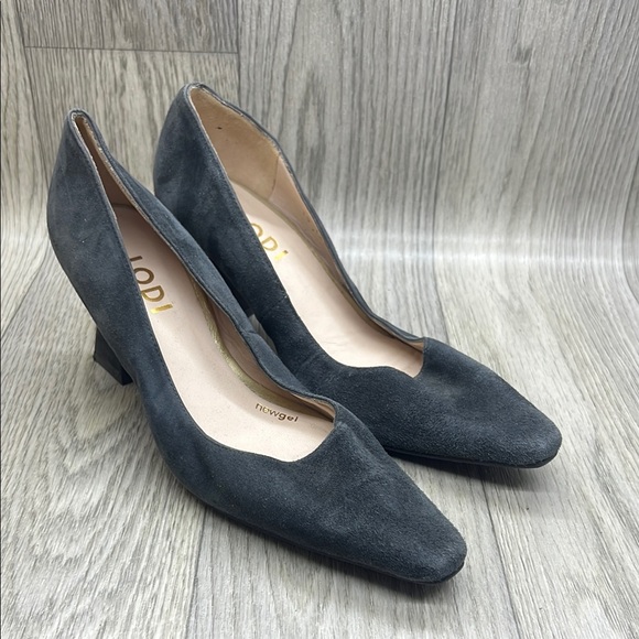 LODI Heels with Pointed Toe - Picture 1 of 11